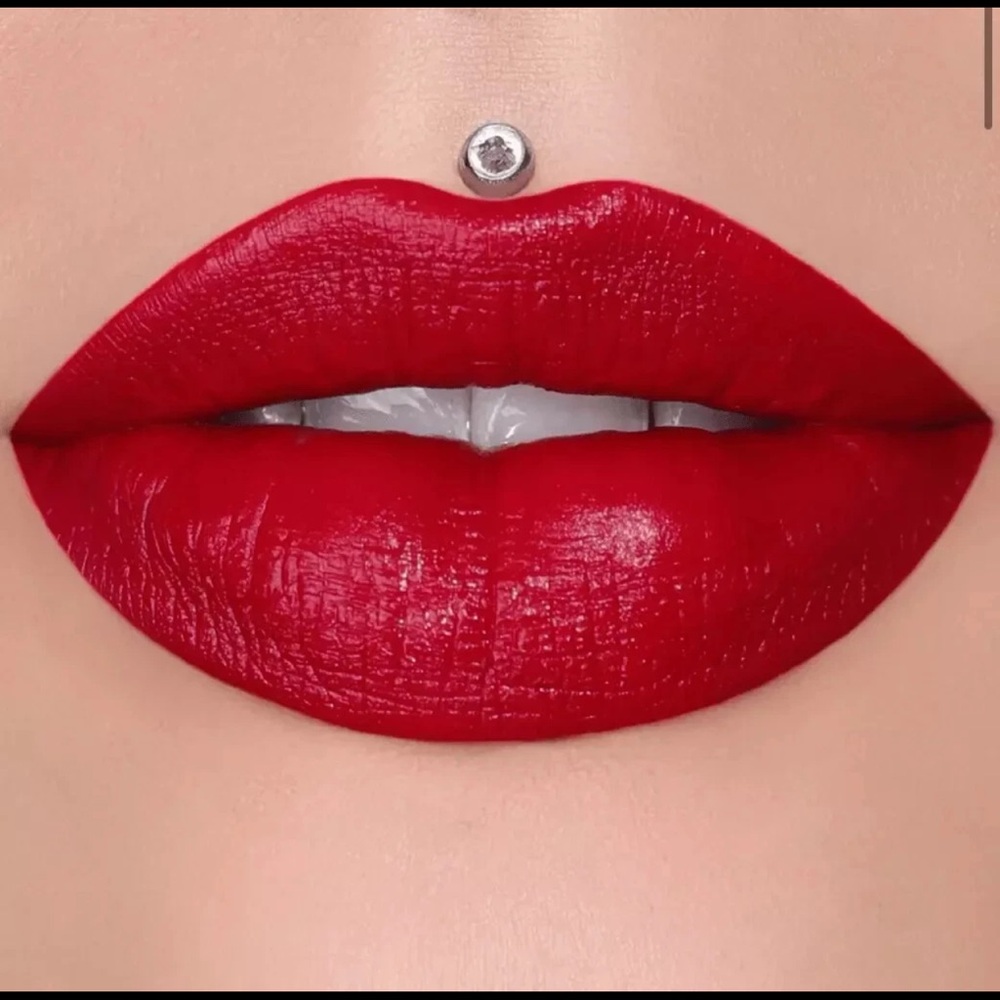 RedRum Jeffree Star Velvet Trap